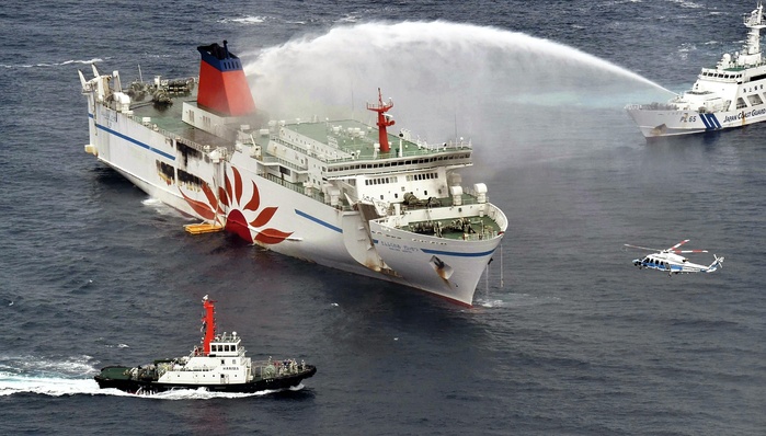 Ferry Fire off Tomakomai Passengers safe, but one navigator missing Firefighting efforts continue on the ferry Sunflower Daisetsu at 8:54 a.m. on January 1 off the coast of Tomakomai City, Hokkaido  from the main engine .