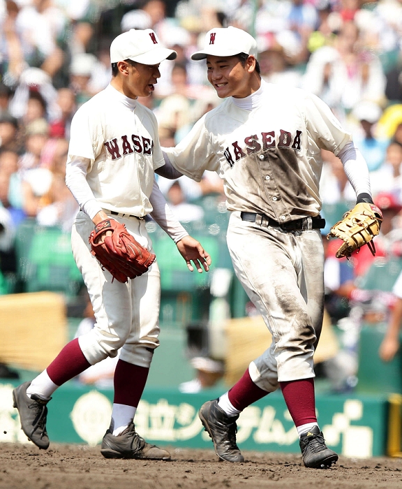 2015 Summer Koshien 3rd Round Waseda Satsumi advances to the quarterfinals  L R  Tessei Kamijo, Kotaro Kiyomiya  Waseda Jitsugyo , AUGUST 15, 2015   Baseball : Waseda Jitsugyo vs Tokai University Kofu, Kotaro Kiyomiya smiles and congratulates Tessei Kamijo  left  for getting Osamu Fukutake out of the middle with two outs in the bottom of the 9th inning. August 15, 20150815 date 20150815 place Koshien Stadium