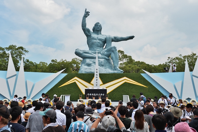 70th Anniversary of the Nagasaki Atomic Bombing Peace Memorial Ceremony August 9, 2015, Nagasaki, Japan   People prays for victims of the 1945 atomic bombing in front of the Peace Statue after a ceremony commemorating the 70th anniversary of the bombing, at Nagasaki Peace Park in Nagasaki, Japan, on August 9, 2015.  Photo by AFLO 