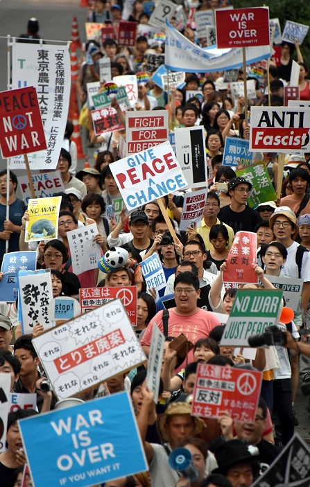 Demonstration against the Security Law in central Tokyo Simultaneous actions at 64 locations across Japan August 23, 2015, Tokyo, Japan   Carrying banners and signs, some 6,500 protesters show their opposition against the government sponsored national security related bills in a street demonstration in the heart of Tokyo, organized by Students Emergency Action for Liberal Democracy  s, short for SEALDs, simultaneously at 64 cities across the nation on Sunday, August 23, 2015.  Photo by Natsuki Sakai AFLO  AYF  mis 