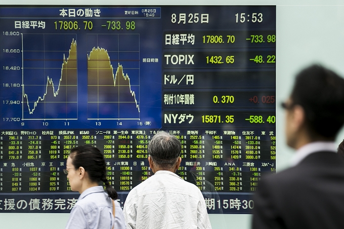 Nikkei 225 fluctuates wildly Closing price below 18,000 yen Pedestrians walk past an electronic board showing the 225 issue Nikkei Stock Average which dropped 733.98 points or 3.96 percent to 17,806.70 at the end of trading on Tuesday, August 25, 2015, Tokyo, Japan. The Tokyo Stock Exchange briefly rallied in early trading before tumbling to its lowest level in six months along with other Asian financial markets as Chinese stocks fell again. On Monday China s stock market plummeted 8.5  resulting in major losses worldwide.  Photo by Rodrigo Reyes Marin AFLO 