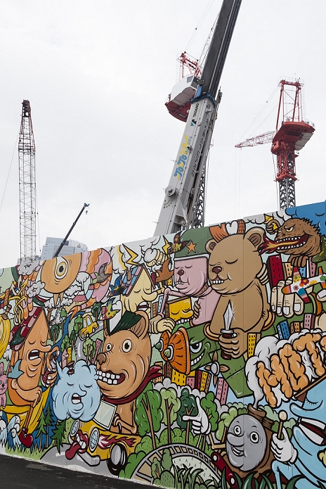 Familiar Scenery Transforms The streets of Shinjuku become an art space The large mural   The Parkhouse Nishishinjuku Tower 60 Keyakibashi Art Gallery   displayed on the wall of a construction site in Shinjuku on September 1, 2015, Tokyo, Japan. Various contemporary art works are being shown as a part of the Shinjuku Creators  Festa 2015. The exhibitions take place in the area s office buildings, overpasses and public places including Shinjuku Station, Kabukicho and Center Building until September 6th.  Photo by Rodrigo Reyes Marin AFLO 