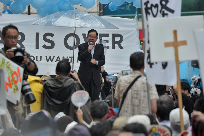 Demonstration against the Security Bill in Shinjuku Filling the pedestrian mall Kazuo Shii, chairman of the Japanese Communist Party  JCP , speaks at a demonstration against Prime Minister Shinzo Abe s security policies at Tokyo s Shinjuku district on September 6, 2015. As Japan s parliament was about to vote on bills that would allow Japan s military to fight abroad for the first time since the end of WWII, protests were organized daily all over Japan.  Photo by Duits.co AFLO 