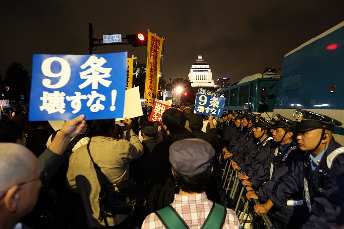 Security Bill, the offensive and defense are at a standstill Daily demonstrations in front of the Diet Demonstrators attend a rally against the passage of Japan s Prime Minister Shinzo Abe s security bills in front of the parliament  in Tokyo on Friday, September 18, 2015.  Photo by Yuriko Nakao AFLO 