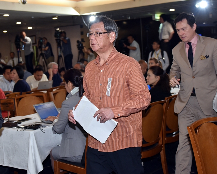 Okinawa Governor Okinawan Governor Onaga held a press conference on the Futenma base relocation plan. September 24, 2015, Tokyo, Japan   Gov. Takeshi Onaga of Okinawa prefecture arrives for a news conference at the Foreign Correspondents  The governor, opposing the planned relocation of U.S. Marine Corps Air Station Futenma, gave a speech at a meeting of the U.N. Human Rights Commission on September 21 to drum up support for his opposition to relocate the military facility in the  Photo by Natsuki Sakai AFLO  AYF  mis 