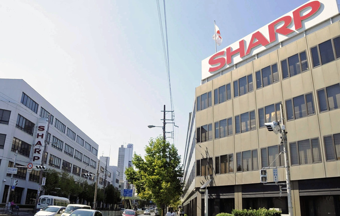 Sharp Headquarters Building  September 28, 2015  Sharp s headquarters building  right  and the Tanabe Building  in Abeno Ward, Osaka City , which have been decided to be sold.