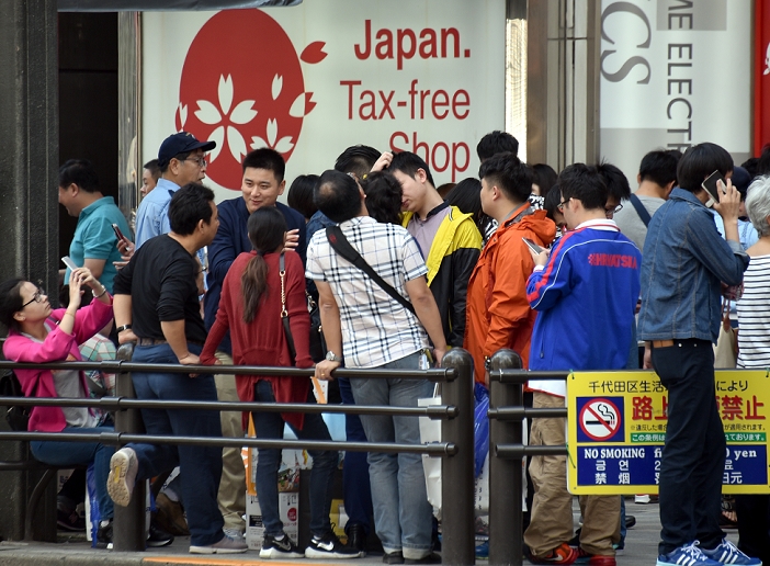 Chinese  Bakuhatsu Tours Visiting Japan for the National Day holiday October 4, 2015, Tokyo, Japan   Chinese tourists on shopping spree continue to flood Japan during China s National Day holidays with many of them visiting Tokyo s Akihabara shopping district on Sunday, October 4, 2015. According to Japan Tourism Marketing Co, the estimated According to Japan Tourism Marketing Co, the estimated number of travelers to Japan from China in July 2015 reached 576,900 people, 105.1  more from the previous year.  Photo by Natsuki Sakai AFLO  AYF  mis 