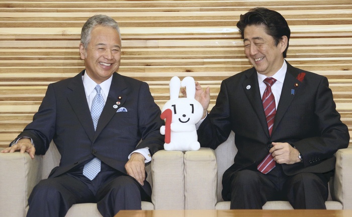 national identification number system Prime Minister Abe smiles when he sees  Myna chan,  the mascot character for the My Number system, brought by Minister of Economy, Trade, and Industry Amari  left  before the Cabinet meeting  10:01 a.m. on September 9, at the Prime Minister s official residence .
