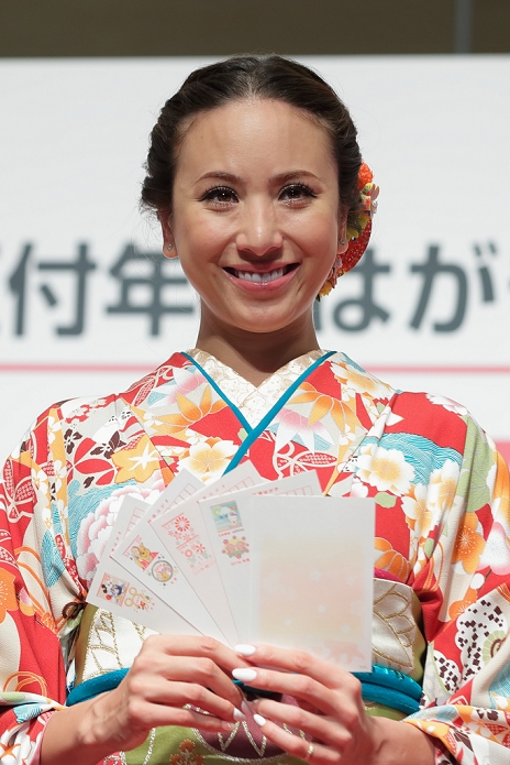  Caution New Year s postcards with New Year s gift Now on sale nationwide Model Angelica Michibata attends the Japan Post s event to launch the sale of the postcards in Tokyo, Japan on October 30, 2015. Post offices nationwide have started selling  Nengajo , New Year postcards for 2016.  Photo by AFLO 