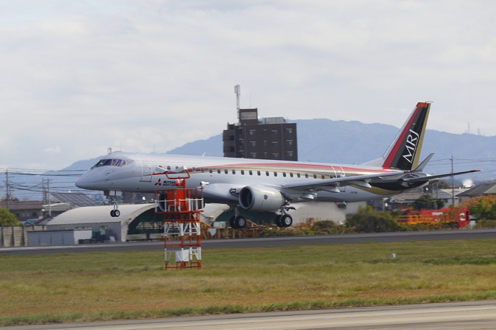 MRJ, Japan s First Jet Aircraft Successful first flight The Mitsubishi Regional Jet, Japan s first domestically produced commercial passenger jet, arrives at Nagoya Airport in Toyoyama Town, Aichi Prefecture, Japan, on Wednesday, November 11, 2015. The MRJ made its maiden test flight successfully.  Photo by Yoshiaki Kawamura AFLO 