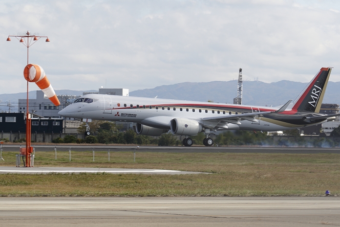 MRJ, Japan s First Jet Aircraft Successful first flight The Mitsubishi Regional Jet, Japan s first domestically produced commercial passenger jet, arrives at Nagoya Airport in Toyoyama Town, Aichi Prefecture, Japan, on Wednesday, November 11, 2015. The MRJ made its maiden test flight successfully.  Photo by Yoshiaki Kawamura AFLO 