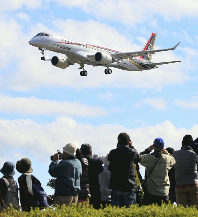 MRJ, Japan s First Jet Aircraft Successful first flight The MRJ lands at Nagoya Prefectural Airport at 11:01 a.m. on November 11 in Kasugai City, Aichi Prefecture, as a large crowd watches.