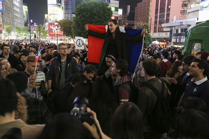Paris Terrorist Attacks. Mourning the Victims in Tokyo French residents sing the Marseillaise to show the respect for the victims of the terrorist attacks in Paris on last Friday, near to the Shibuya scramble crossing in Tokyo, Japan on November 15, 2015. In a gesture of condolence and solidarity with the French people the Chief Cabinet Secretary Yoshihide Suga, Tokyo Governor Yoichi Masuzoe and local Japanese and French attended a special ceremony at the Embassy of France in Tokyo. After the event a small group met outside Shibuya station to sing the Marseillaise. Tokyo also paid respect by illuminating Tokyo Tower and Tokyo Skytree in blue, white and red, the colors of the French flag.  Photo by Rodrigo Reyes Marin AFLO 