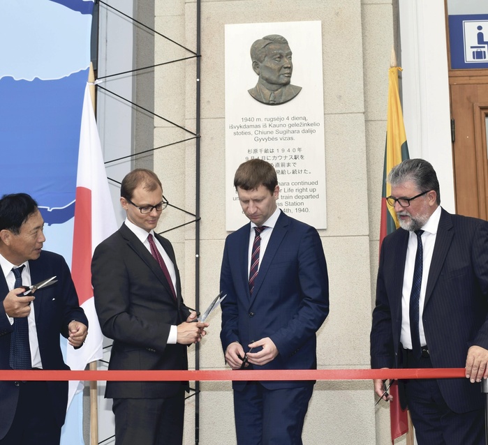 Monument to Sempo Sugihara Installed in Lithuania On April 4, at Kaunas Station in Lithuania, officials cut the ribbon in front of a commemorative plaque marking the achievements of Chiune Sugihara  photo by Kaoru Iguchi .