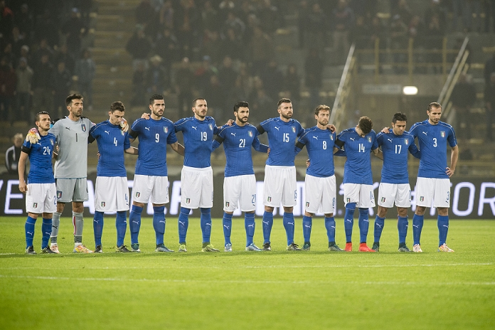 International Friendly Match Remembering the Victims of the Paris Terrorist Attacks Italy team group line up  ITA , NOVEMBER 17, 2015   Football   Soccer : Players observe a minute s silence for the victims of the Paris attack before the International Friendly match between Italy 2 2 Romania at Stadio Renato Dall Ara in Bologna, Italy.  Photo by Enrico Calderoni AFLO SPORT 