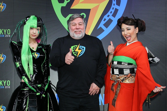 Use caution Comic Con  to be held for the first time in Japan Mr. Wozniak announced  L R  Japanese cosplayer Nekomu Otogi, Apple co founder Steve Wozniak, Japanese actress Mika Mifune attend a press conference to unveil the  Tokyo Comic Con 2016  in Tokyo, Japan, on December 4, 2015. The inaugural Tokyo Comic Con will take place at the Mukahari Messe Convention Center from December 3 4, 2016.  Photo by AFLO 