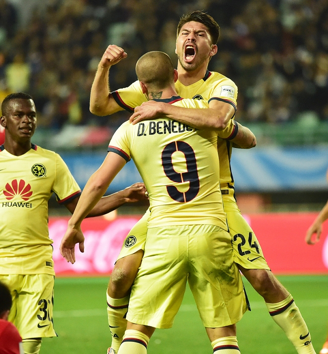 2015 FIFA Club World Cup Quarterfinals Oribe Peralta  America , DECEMBER 13, 2015   Football   Soccer : Club America FW Peralta  center back  celebrates after scoring the first goal in the second half against Guangzhou Hengdai in the Club World Cup. December 13, 2015, Yanmar Stadium Nagai  Date 20151213  Location Yanmar Stadium Nagai