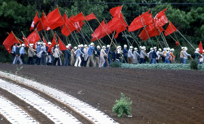 New Tokyo International Airport  March 1978  March 1978, Narita, Japan   Radical left wing students and activists supporting local landowners and farmers continue their protest around the outer perimeter of New Tokyo International Airport as the airport better known as Narita Airport goes into the final phase of preparation  for the scheduled opening in May, 1978.   Photo by Natsuki Sakai AFLO  AYF  mis 
