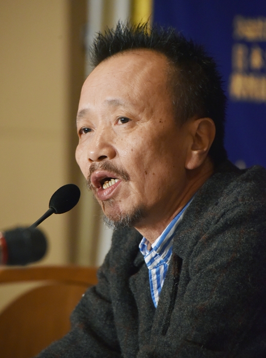 Press Conference by Toru Hasuiike on the stalemate over the abduction issue. December 21, 2015, Tokyo, Japan   Toru Hasuike, former vice representative of the Association of the Families of Victims Kidnapped by North Korea, speaks Toru Hasuike, former vice representative of the Association of the Families of Victims Kidnapped by North Korea, speaks before the media at Tokyo s Foreign Correspondents  Club of Japan on Monday, December 21, 2015. The elder Hasuike has just published his new book,   Shinzo Abe and cold blooded government officials who abandoned victims of abduction by North Korea.   Photo by Natsuki Sakai AFLO  AYF  mis 