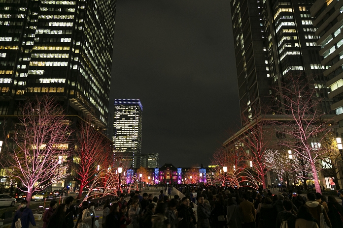 Tokyo Michi Terrace  Begins Fantastic Christmas Colors People gather to enjoy the illuminated Tokyo Station as a part of the attractions of Tokyo Michiterasu 2015 that begins on December 24, 2015, Tokyo, Japan. Illuminations leading from Marunouchi Station Building by Tokyo Station to promenade of colorfully lit LEDs along Gyoko dori Street and Naka dori Street where Marunouchi Christmas Market is held. Illuminations are on display December 24 to 27.  Photo by Rodrigo Reyes Marin AFLO 