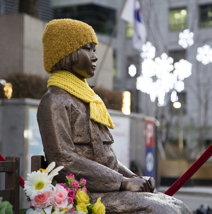 Japan and South Korea Agree on Comfort Women Issue Japan and South Korea to Discuss Treatment of Comfort Women Statue Peace Monument, Dec 28, 2015 : The Peace Monument symbolizing Korean Comfort Women or sex slaves during the Second World War, is seen in front of the Japanese Embassy in Seoul, South Korea. Japanese Foreign Minister Fumio Kishida and his South Korean counterpart Yun Byung se held talks on Monday and the two countries reached a deal to resolve the issue of Korean women, so called comfort women, who were forced into sexual slavery for Japanese army during World War II.  Photo by Lee Jae Won AFLO   SOUTH KOREA 