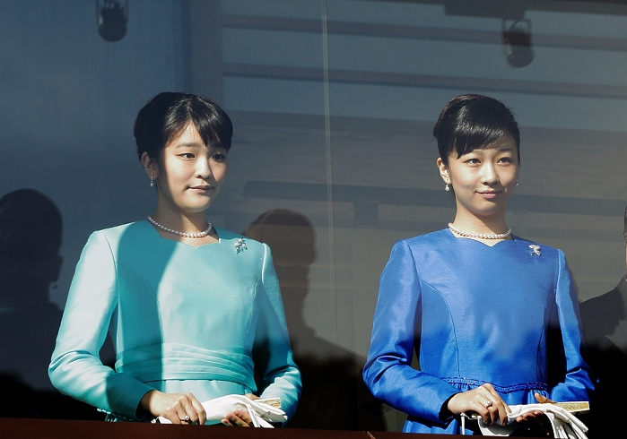 General New Year s visit to the Imperial Palace His Majesty wishes the people peace and tranquility Princess Kako and princess Mako attend the celebration of New year in front of people at the balcony of the Imperial Palace, Tokyo, Japan on 02 Jan 2016.  Photo by Motoo Naka AFLO 
