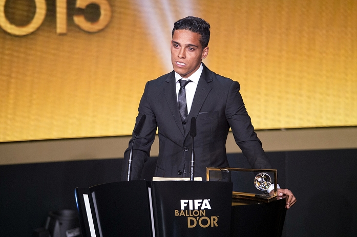 FIFA Ballon d Or Awards Ceremony Lira wins Puskas Prize Wendell Lira, JANUARY 11, 2016   Football   Soccer : Wendell Lira delivers a speech after receiving the FIFA Puskas Award trophy during the FIFA Ballon d Or 2015 Gala at Kongresshaus in Zurich, Switzerland.  Photo by Maurizio Borsari AFLO 