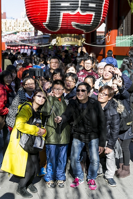  Record Number of Foreign Visitors to Japan 19.74 million, up 47  from the previous year Asian tourists take a selfie at the entrance of Sensoji temple in Asakusa district on January 22, 2016, Tokyo, Japan. Approximately 19.73 million people visited Japan from abroad, up 47.3 percent. According to the report there were more Chinese visitors than from any other nation with 4.99 million coming in 2015. The number of visitors is the highest in 45 years and already close to Japan. The number of visitors is the highest in 45 years and already close to Japan   goal of attracting 20 million foreign visitors in a year by 2020.