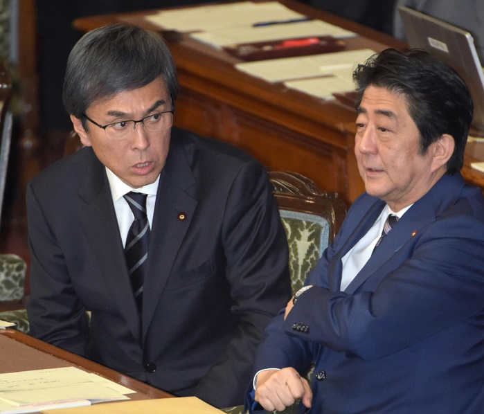 Minister of State for Economic Revitalization Ishihara to his first plenary session of the House of Councillors after assuming office. Economic Revitalization Minister Ishihara exchanges words with Prime Minister Abe Prime Minister Shinzo Abe  right  exchanges words with Economic Revitalization Minister Nobuteru Ishihara during his first plenary session of the House of Councillors after taking office in the Diet, February 2, 2016, 2:00 p.m. Photo by Taro Fujii.