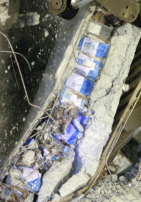  M6.4 Earthquake in Southern Taiwan Multiple buildings collapsed Possible cause of shoddy work The site where a building collapsed due to the earthquake, where rescue work is being carried out through the night. A can like object can be seen in the beam  8:16 p.m., June 6, Tainan City, Taiwan .