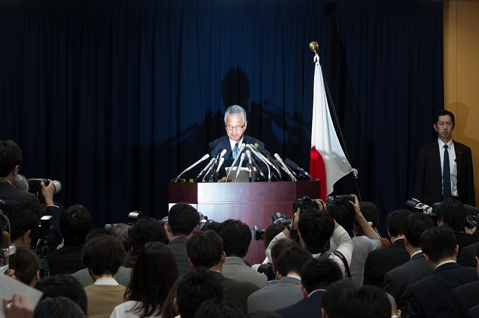 Amari Announces Resignation from Cabinet Admits to two cash transfers Japan s Economy Minister Akira Amari attends a news conference in Tokyo, Japan on January 28, 2016. Amari announced his resignation to take responsibility for a political funding scandal.  Photo by AFLO 