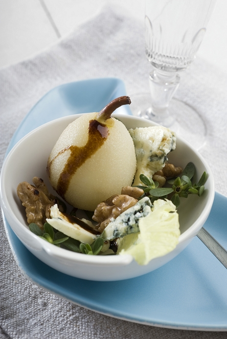 Sauteed pears with blue cheese