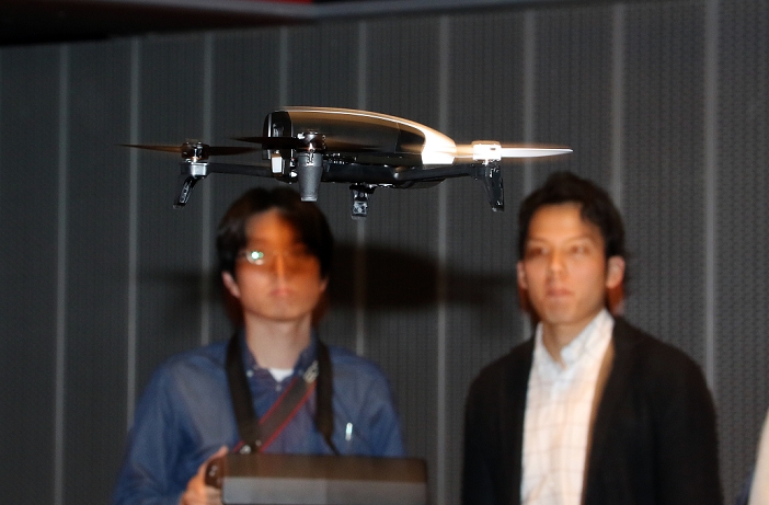 French Parrot s new drone 25 minute flight March 1, 2016, Tokyo, Japan   French high tech venture Parrot unveils the new drone  Bebop 2  in Tokyo on Tuesday, March 1, 2016. The new compact drone has a 14 mega pixel fisheye lens on its head and enables to fly 25 minute with a charge of lithium ion battery. Parrot will put it on Japanese market in this month with a price of 67,500yen.   Photo by Yoshio Tsunoda AFLO  LWX  ytd 