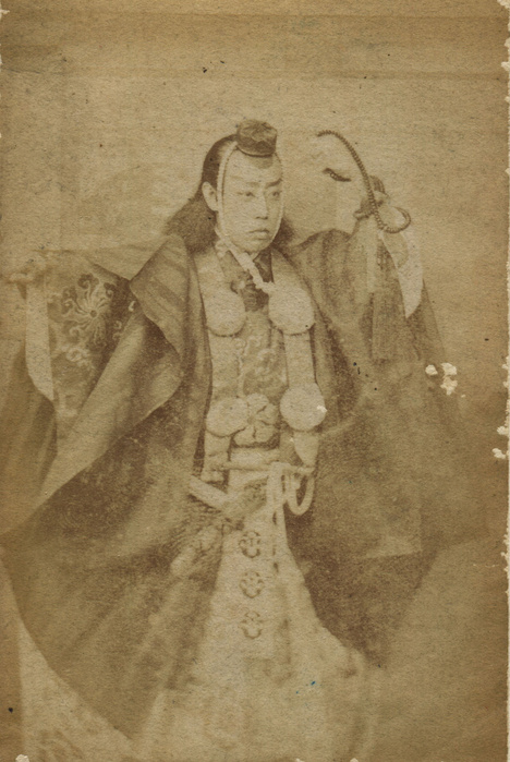 Ichikawa Danjuro 9th generation circa 1870-1873 kabuki actor Ichikawa Danjuro IX
October 13, 1838 (November 29, 1838) - September 13, 1903 (Meiji 36) Kabuki actor active in the Meiji era. His store name was Naritaya. His family name was Naritaya, and his family crest was Mimasu. His haiku stage names include Shisen, Danshu, Jukai, and Sansho, and his stage name is Yoan. His real name was Horikoshi Hideshi. Together with Onoe Kikugoro V and Ichikawa Sadanji I, he established the so-called 