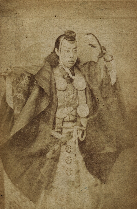 Ichikawa Danjuro 9th generation circa 1870-1873 kabuki actor Ichikawa Danjuro IX
October 13, 1838 (November 29, 1838) - September 13, 1903 (Meiji 36) Kabuki actor active in the Meiji era. His store name was Naritaya. His family name was Naritaya, and his family crest was Mimasu. His haiku stage names include Shisen, Danshu, Jukai, and Sansho, and his stage name is Yoan. His real name was Horikoshi Hideshi. Together with Onoe Kikugoro V and Ichikawa Sadanji I, he established the so-called 