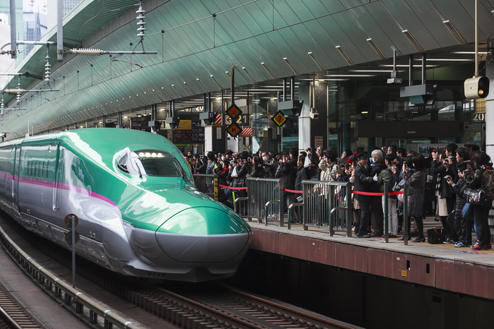Hokkaido Shinkansen Line Opens Tokyo   Shin Hakodate Hokuto in 4 hours The Hayabusa Shinkansen  bullet train  pulls into Tokyo Station on March 26, 2016, Tokyo, Japan. The Hayabusa shinkansen connects Tokyo with the northern island of Hokkaido via the 53.85 km long Seikan Tunnel. Previously Japan s bullet train only operated as far as Aomori but the new rail link now goes to Shin Hakodate Hokuto Station in Hokkaido with a further extension planned to Sapporo by 2030. A one way ticket costs 22,690 yen  200 UDS  from Tokyo to Shin Hakodate Hokuto and the fastest trains will take 4 hours and 2 minutes for the journey.  Photo by Rodrigo Reyes Marin AFLO 