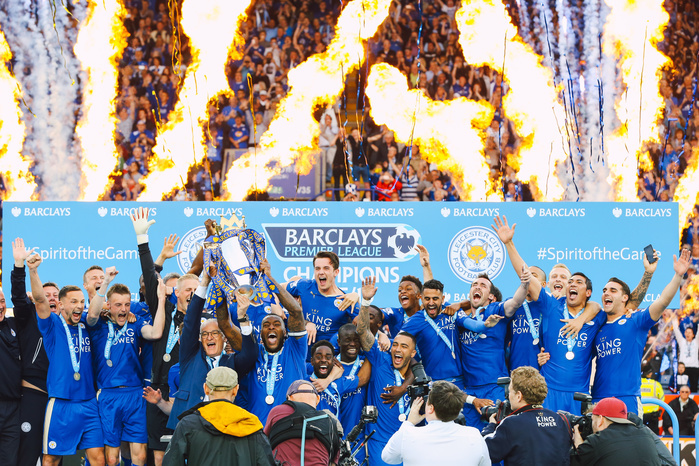 Premier League Leicester Winner Ceremony Leicester City team group, MAY 7, 2016   Football   Soccer : Leicester City manager Claudio Ranieri and captain Wes Morgan lift the Premier League trophy after the Barclays Premier League match between Leicester City and Everton at King Power Stadium in Leicester, England.  UK OUT   Photo by AFLO 