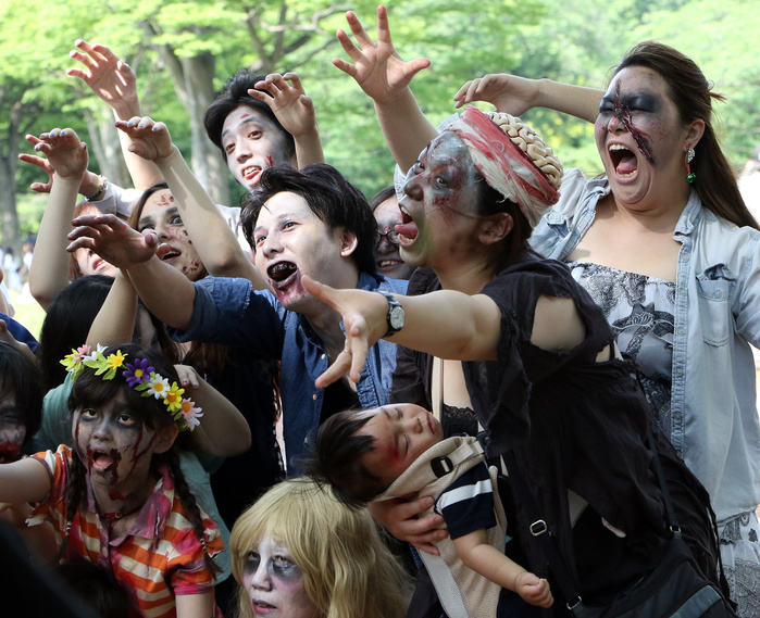 Zombie procession appears Event for enthusiasts in Tokyo May 14, 2016, Tokyo, Japan   Participants take part in a  zombie walk  at Tokyo s Yoyogi park on Saturday, May 14, 2016. Zombie maniacs flocked to the park for an annual gathering, dressing in bloodstained costumes with grisl gore makeup.   Photo by Yoshio Tsunoda AFLO  LWX  ytd 