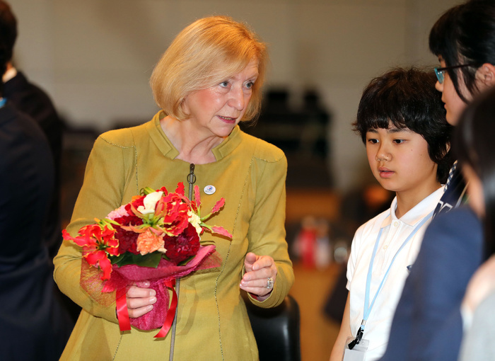 G7 Science and Technology Ministers Meeting Opening in Tsukuba City May 16, 2016, Tsukuba, Japan   Johanna Wanka, German Education and Research Minister  L  receives a flower bouquet from Japanese elementary school children at the opening of the G7 Science and Technology Ministers  Meeting in Tsukuba, suburban Tokyo on Monday, May 16, 2016. G7 science and technology ministers started a two day session for the scientific challenges such as health, energy, agriculture and the environment.   Photo by Yoshio Tsunoda AFLO  LWX  ytd 