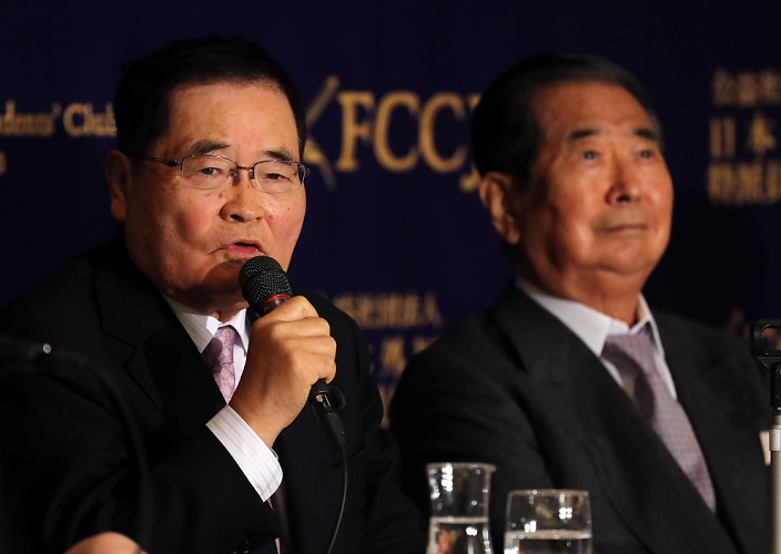 Ishihara, Kamei to Meet Obama and Trump May 19, 2016, Tokyo, Japan   Japanese hawkish politicians Shizuka Kamei  L , Lower House lawmaker and Shintaro Ishihara  R , former Tokyo Governor speak at a press conference at the Foreign Correspondent Club of Japan in Tokyo on Thursday, May 19, 2016. Ishihara and Kamei are expecting to visit United States to have dialogue with Donald Trmp, Republican candidate for US presidential election.   Photo by Yoshio Tsunoda AFLO  LWX  ytd 