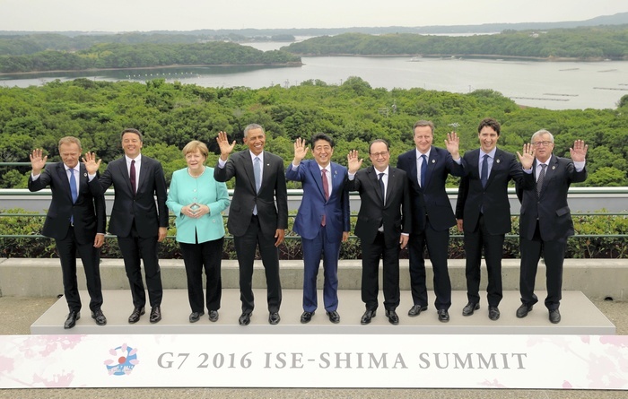 G7 Ise Shima Summit G7 Leaders Group Photo Shoot  From left  EU President Tusk, Italian Prime Minister Renzi, German Chancellor Merkel, U.S. President Obama, Japanese Prime Minister Shinzo Abe, French President Hollande, British Prime Minister David Cameron, Canadian Prime Minister Trudeau, and European Commission President Juncker pose for a commemorative photo at the Ise Shima Summit at 4 p.m. on April 26, 2011.  Photo by Shinichi Iizuka, Shima Kanko Hotel, Shima City, Mie Prefecture, Japan 