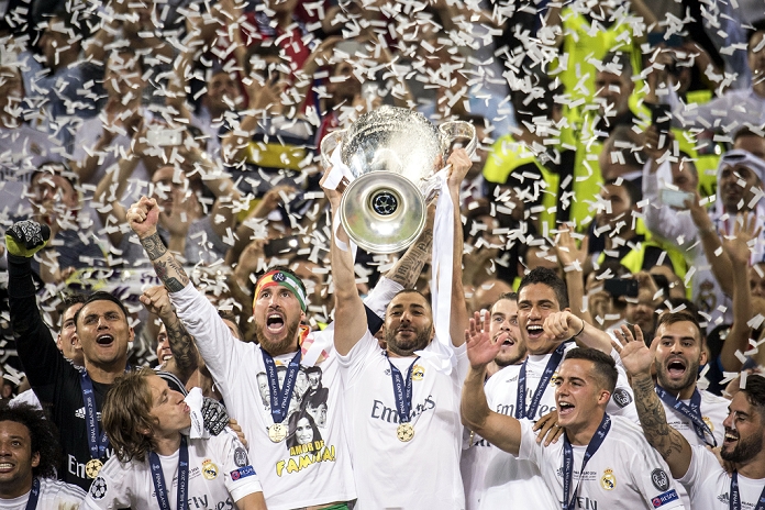 UEFA Champions League Final Real wins 11th title in two years Real Madrid team group, MAY 28, 2016   Football   Soccer : Karim Benzema of Real Madrid holds up the trophy after winning the penalty shoot out during the UEFA Champions League final match between Real Madrid 1 5 3 1 Atletico de Madrid at Stadio Giuseppe Meazza San Siro in Milan, Italy.  Photo by Enrico Calderoni AFLO SPORT 