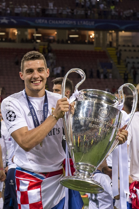 UEFA Champions League Final Real wins 11th title in two years Mateo Kovacic  Real , MAY 28, 2016   Football   Soccer : Mateo Kovacic of Real Madrid celebrates with the trophy after winning the penalty shoot out during the UEFA Champions League final match between Real Madrid 1 5 3 1 Atletico de Madrid at Stadio Giuseppe Meazza San Siro in Milan, Italy.  Photo by aicfoto AFLO 