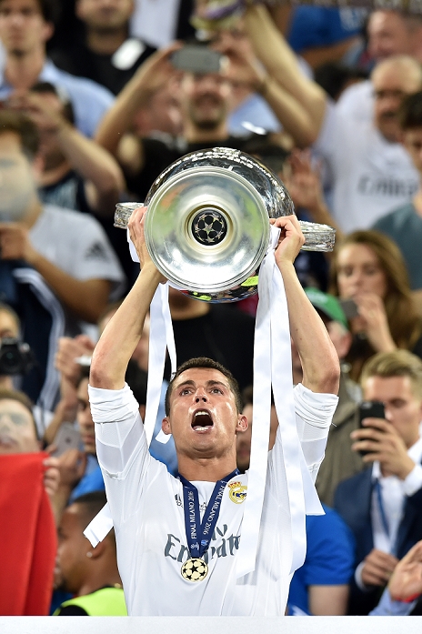 UEFA Champions League Final Real wins 11th title in two years Cristiano Ronaldo  Real , MAY 28, 2016   Football   Soccer : Cristiano Ronaldo of Real Madrid holds up the trophy after winning the penalty shoot out during the UEFA Champions League final match between Real Madrid 1 5 3 1 Atletico de Madrid at Stadio Giuseppe Meazza San Siro in Milan, Italy.  Photo by aicfoto AFLO 