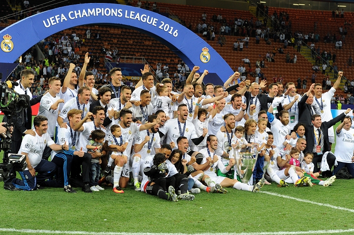 UEFA Champions League Final Real wins 11th title in two years Real Madrid team group, MAY 28, 2016   Football   Soccer : Players of Real Madrid celebrate with the trophy after winning the penalty shoot out during the UEFA Champions League final match between Real Madrid 1 5 3 1 Atletico de Madrid at Stadio Giuseppe Meazza San Siro in Milan, Italy.  Photo by aicfoto AFLO 
