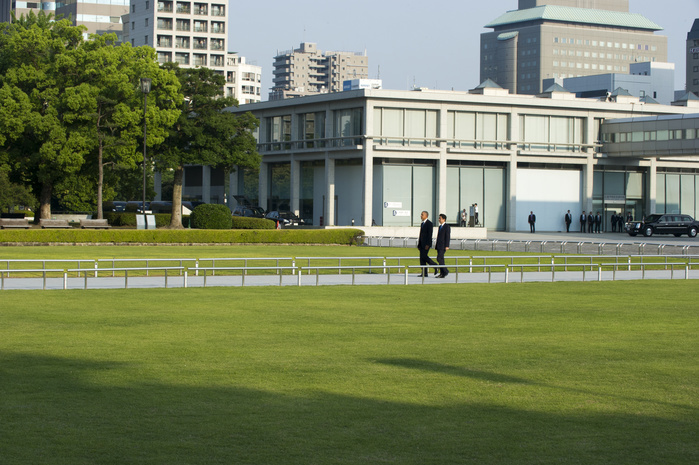 President Obama Visits Hiroshima First sitting President to visit Hiroshima US President Barack Obama and Japanese Prime Minister Shinzo Abe walk to the monument at the Hiroshima Peace Park during President Obama s historic visit to the city on May 27, 2016.  Photo by DUITS AFLO
