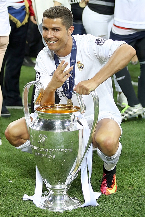 UEFA Champions League Real wins 11th championship in two years Cristiano Ronaldo  Real , MAY 28, 2016   Football   Soccer : Cristiano Ronaldo of Rael Madrid celebrates with the trophy after winning the UEFA Champions League final match between Real Madrid 1 5 3 1 Atletico de Madrid at Stadio Giuseppe Meazza in Milan, Italy.  Photo by AFLO 