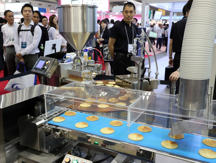 International Food Industry Exhibition  in Tokyo Gathering the Latest Technology of Food Machinery June 8, 2016, Tokyo, Japan   Japanese food machinery maker Aichi displays dorayaki or bean jam pancake making machine at the International Food Machinery and Technology Exhibition in Tokyo on Wednesday, June 8, 2016. 688 Japanese and foreign food machinery companies are exhibiting their latest technology and products in the four day trade show.    Photo by Yoshio Tsunoda AFLO  LWX  ytd 