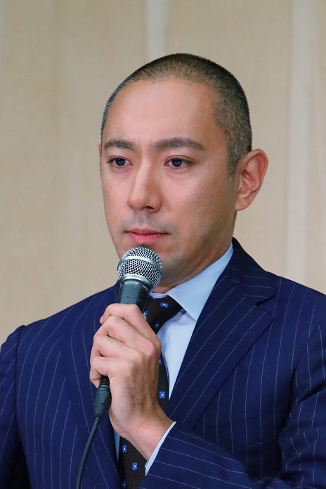 Ebizo Ichikawa speaks about Mrs. Mao s illness Kabuki star Ichikawa Ebizo attends a press conference on June 9, 2016, Tokyo, Japan. Ebizo revealed that his wife and popular TV presenter Mao Kobayashi has been battling breast cancer for 1 year and 8months. The couple married in 2010 and have a daughter and a son.  Photo by AFLO 
