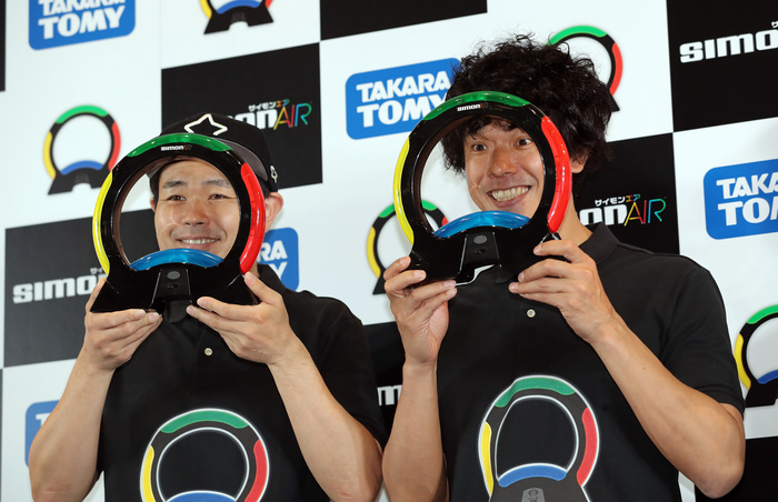  Tokyo Toy Show 2016  Cutting edge toys in one place June 9, 2016, Tokyo, Japan   Japanese comedians Hiroshi Shinagawa  L  and Tomoharu Shoji display a memory game  Simon Air  at the annual Tokyo Toy Show in Tokyo on Thursday, June 9, 2016. Some 160,000 people are expecting to visit the four day toy trade show.    Photo by Yoshio Tsunoda AFLO  LWX  ytd 